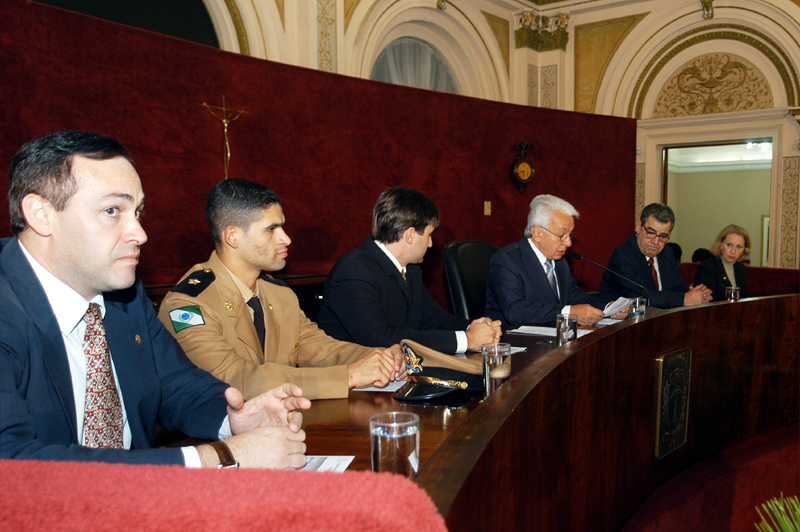 Câmara homenageia profissionais de saúde 