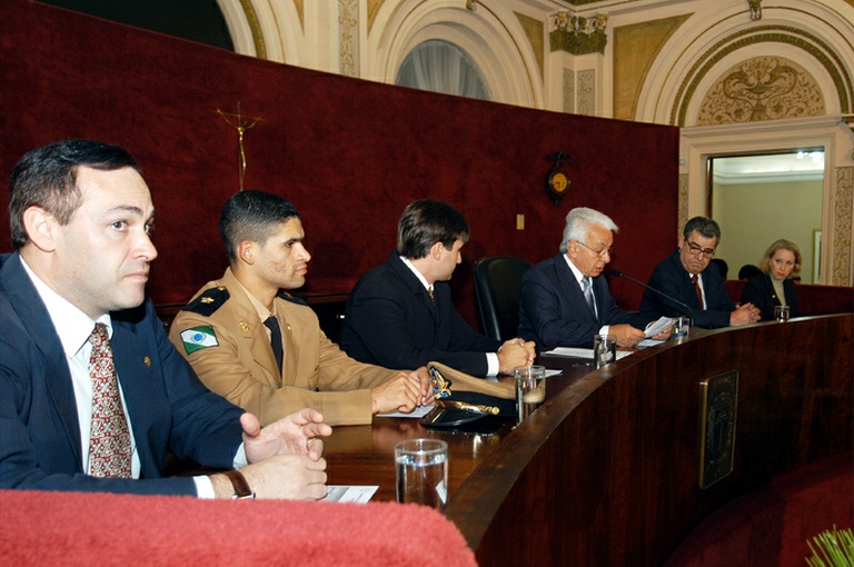 Câmara homenageia profissionais de saúde 