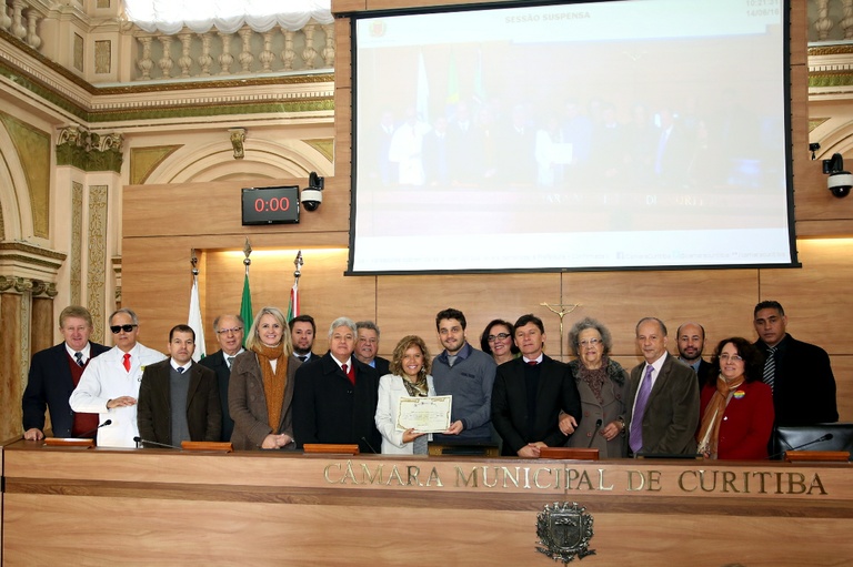 Câmara homenageia Roseli Isidoro pela Casa da Mulher Brasileira