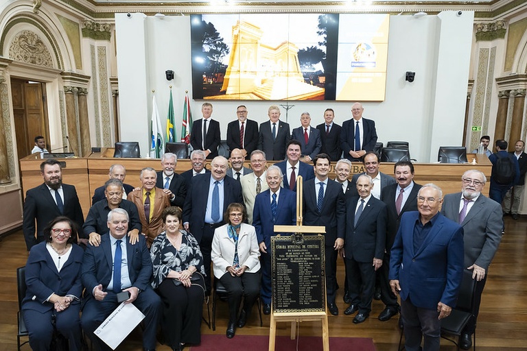 Câmara homenageia vereadores dos 300 anos de Curitiba