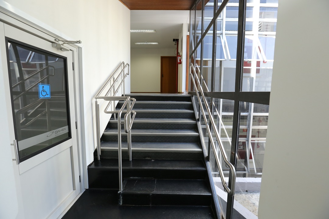 Câmara licita manutenção a elevador de acessibilidade e a alarme de incêndio