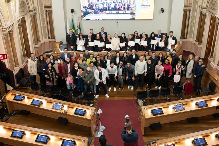 Câmara Municipal de Curitiba celebra empresários digitais