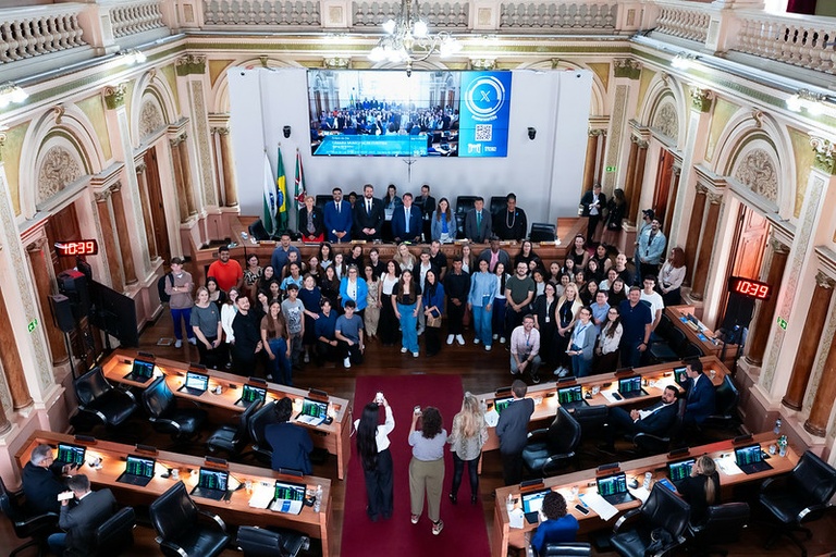 Jogo da Eleição: Câmara de Curitiba recebe Geração Atitude