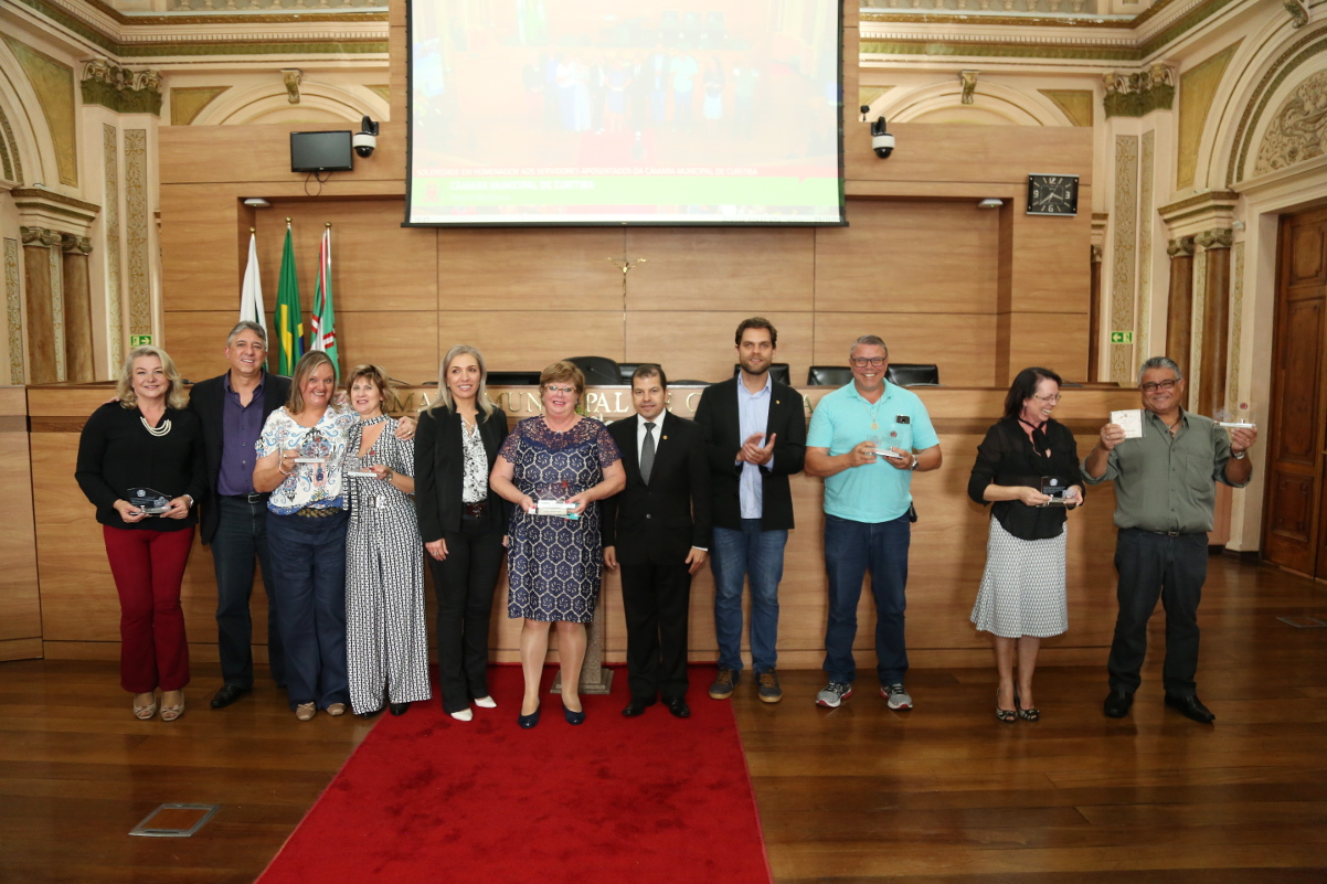 Câmara presta homenagem a servidores que se aposentam em 2017