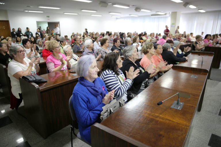 Câmara promove palestra de conscientização sobre câncer de mama