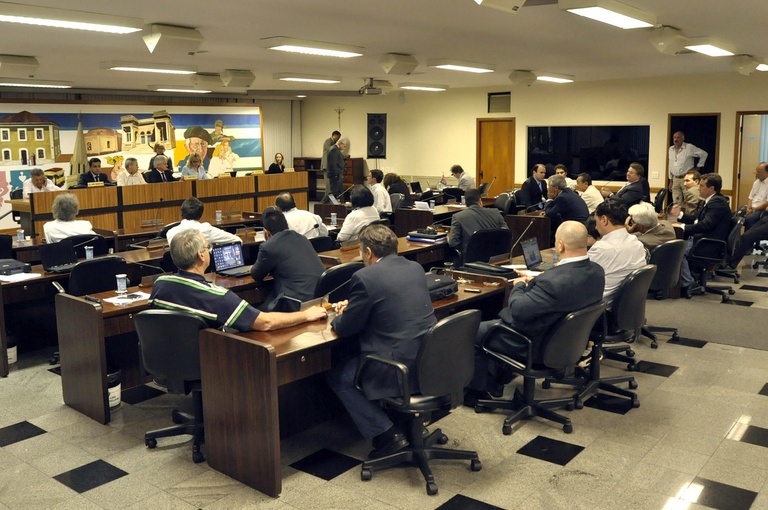 Câmara reabre sessões plenárias nesta quarta-feira 
