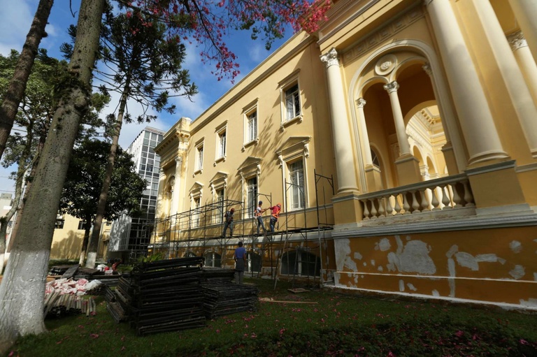 Câmara realiza licitação para serviços de manutenção predial