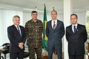 Câmara recebe comandante do Exército e reitor do IFPR