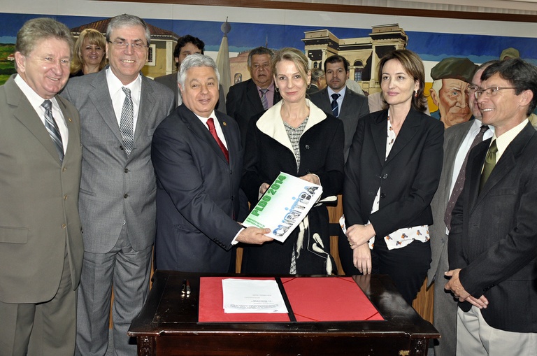 Câmara recebe em plenário projeto da LDO 2014 