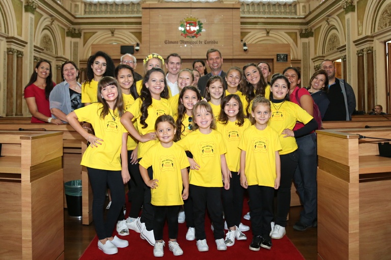 Câmara recebe participantes do concurso Little Miss Nations 2017