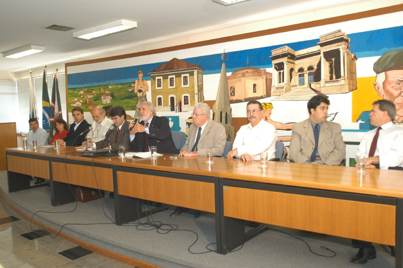 Câmara recebe primeira audiência do governo Richa 