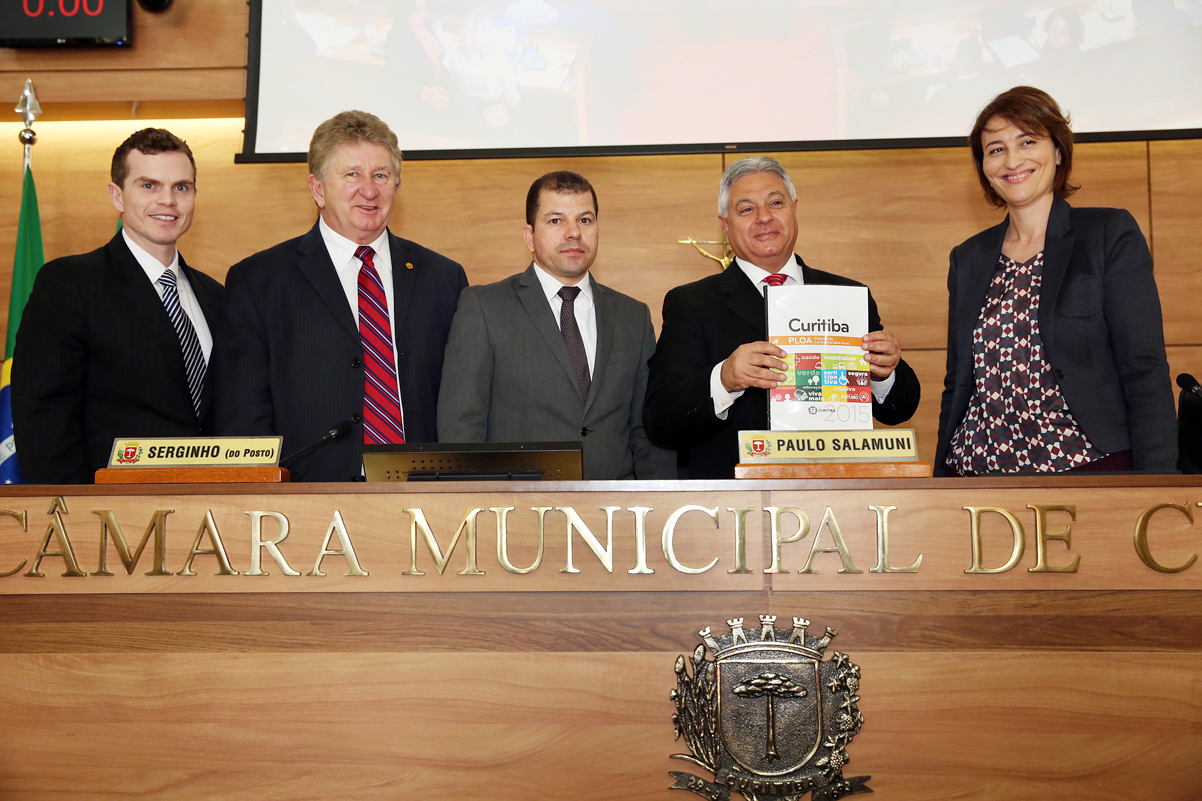Câmara recebe projeto da Lei Orçamentária Anual de 2015