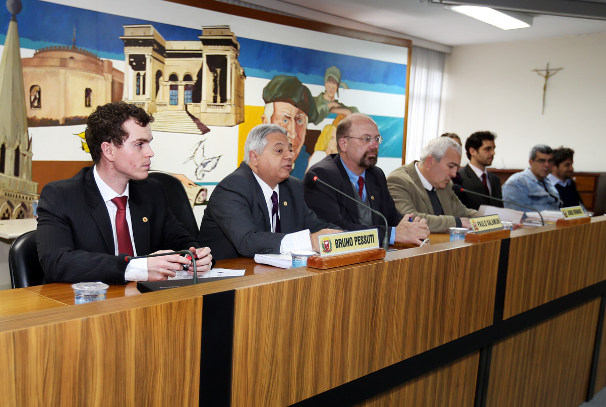 Câmara recebe projeto popular sobre "Lei da Bicicleta" durante audiência 