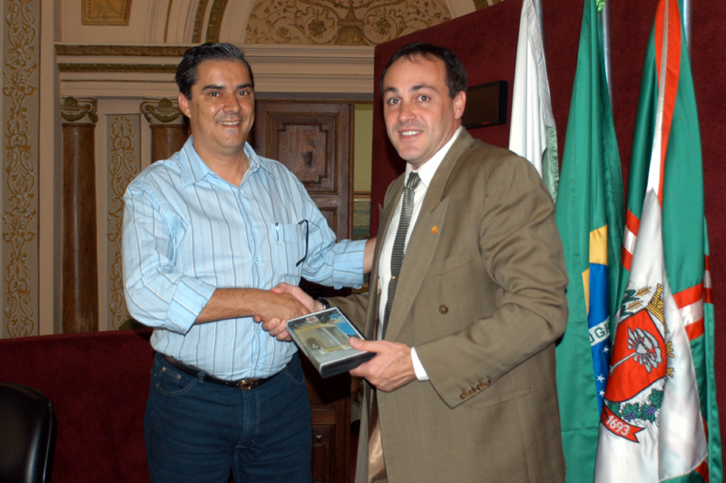 Câmara recebe visita de prefeito e vereador 