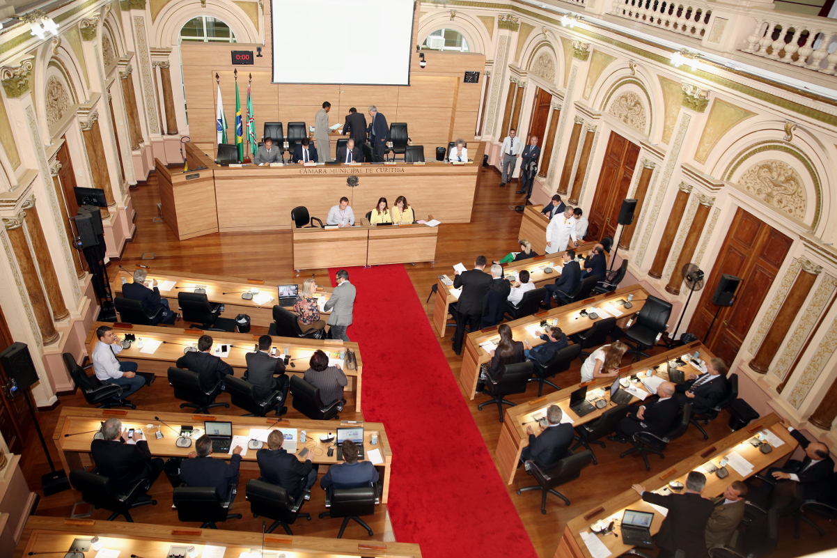 Câmara retoma sessões plenárias nesta segunda