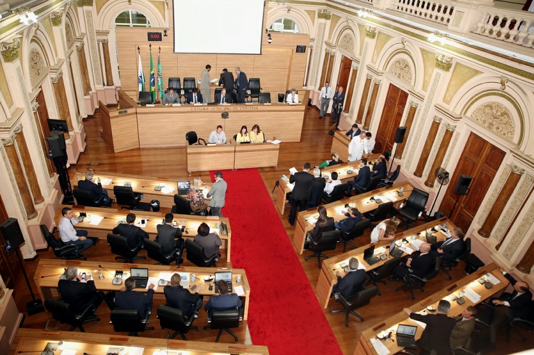 Câmara retoma sessões plenárias nesta segunda