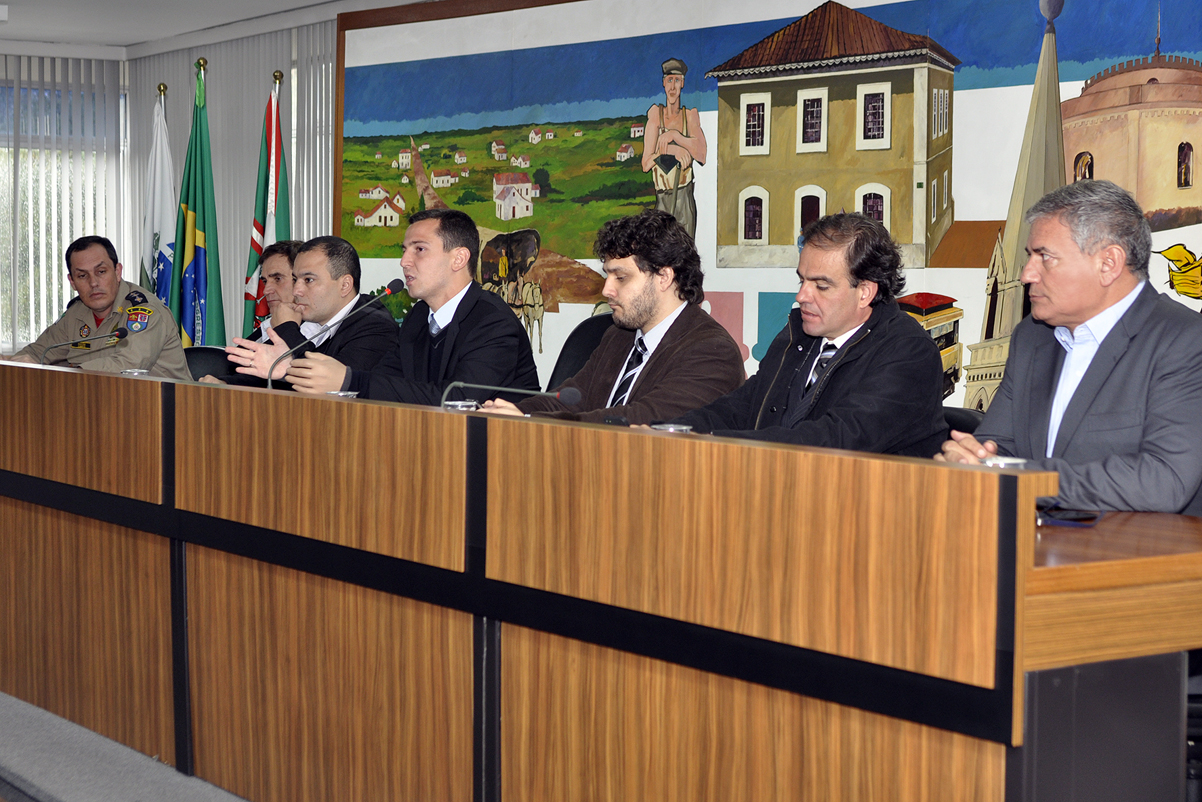 Câmara vai acompanhar estudos para uso das calçadas por bares 
