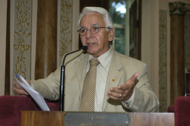 Câmara vai homenagear servidores da educação 