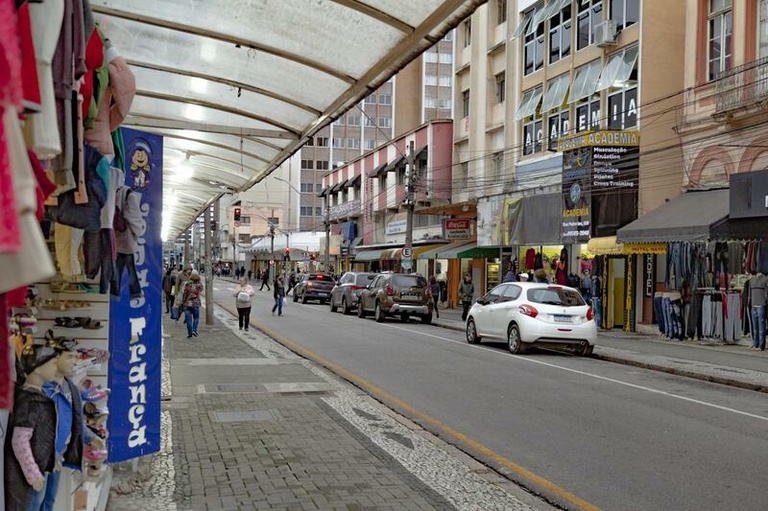 Câmara vota dispensa de autorização para negócios de baixo risco em Curitiba