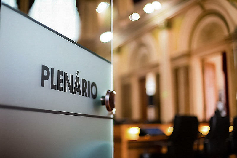 Vereadores de Curitiba votam 3 prêmios municipais nesta terça