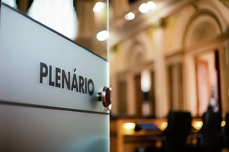 Vereadores de Curitiba votam 3 prêmios municipais nesta terça