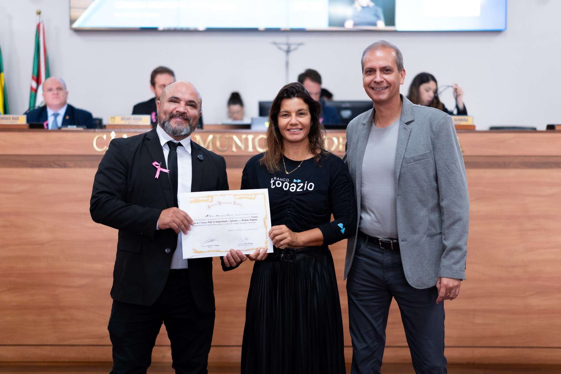 Campeã do “Oscar do Surf”, Michaela Fregonese brilha na Câmara de Curitiba