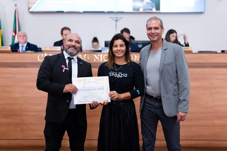 Campeã do “Oscar do Surf”, Michaela Fregonese brilha na Câmara de Curitiba