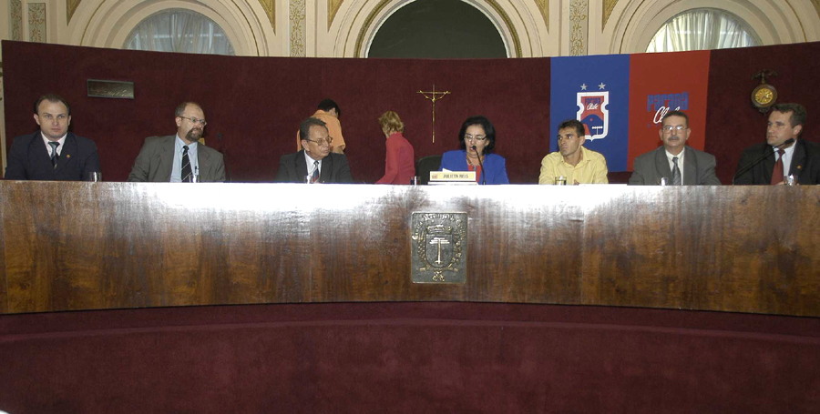 Campeão Paranaense recebe homenagem na Câmara 