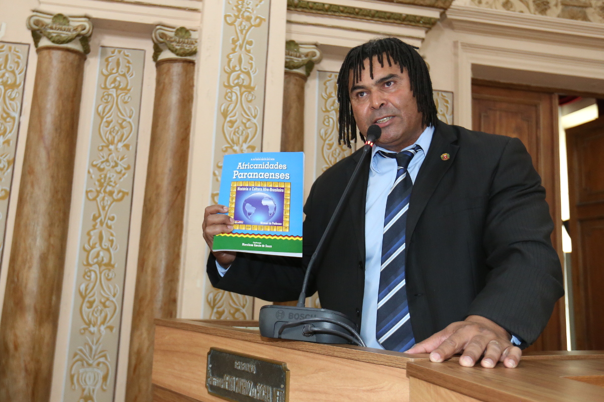 Capoeira é oficializada como atividade extracurricular em Curitiba