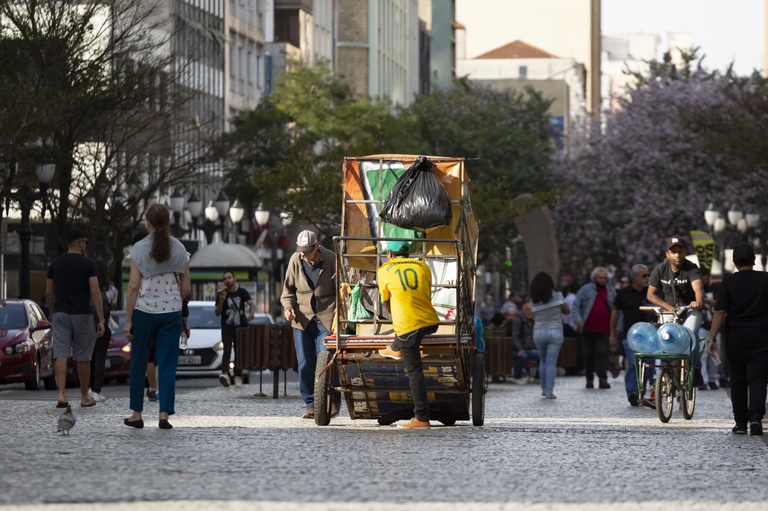 Catadores de recicláveis podem ganhar protagonismo na coleta de Curitiba