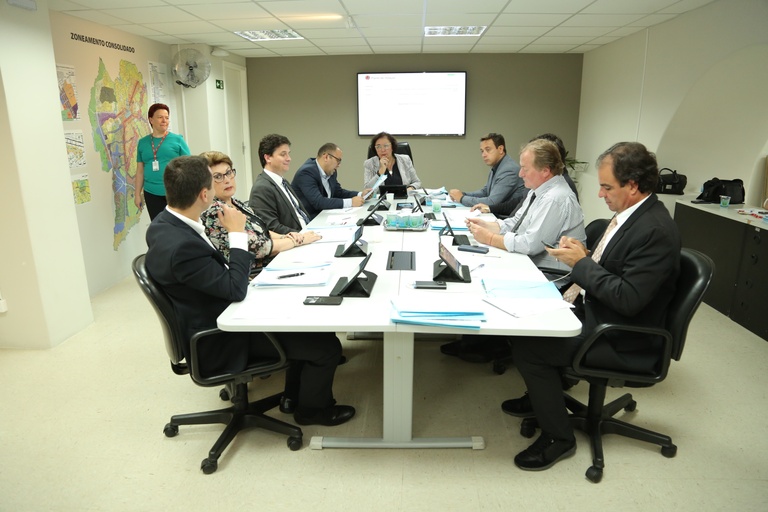 CCJ acata lei de zoneamento e agenda debate público na Câmara