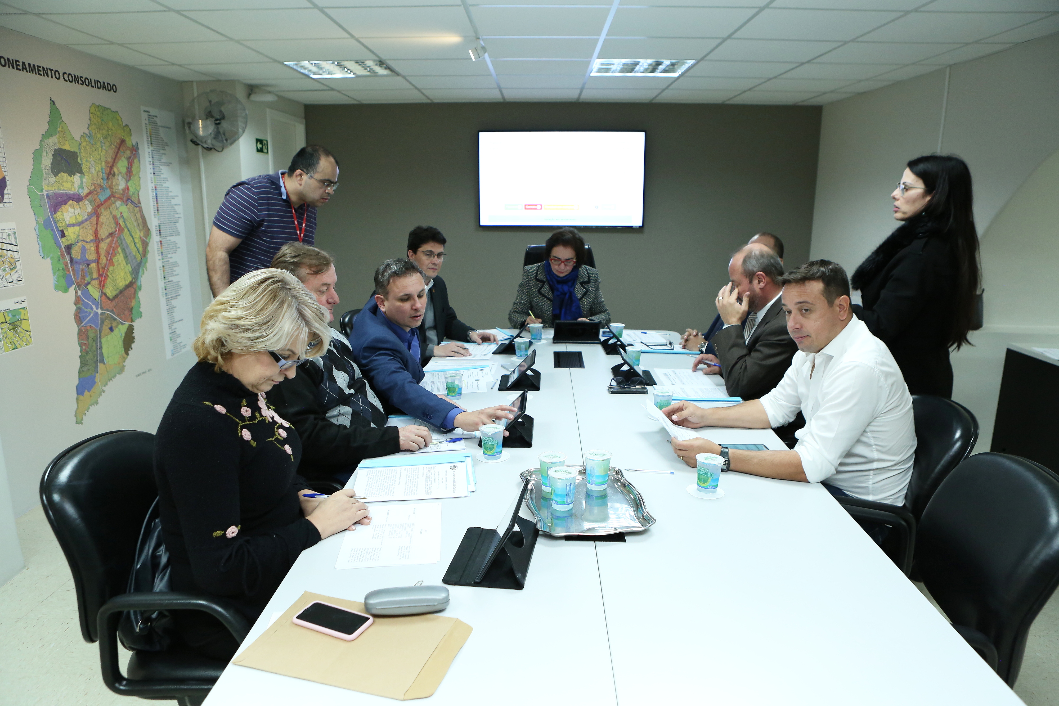 CCJ acata medidas protetivas às mulheres em bares e restaurantes