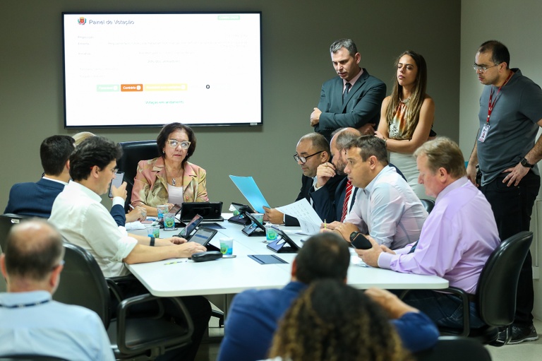 CCJ acata projeto que restringe fumo em parques da capital