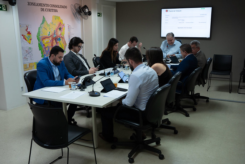 CCJ aprova regras para condução responsável de cães em Curitiba