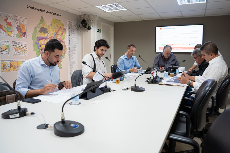 CCJ autoriza tramitação de 9 projetos de lei na Câmara de Curitiba