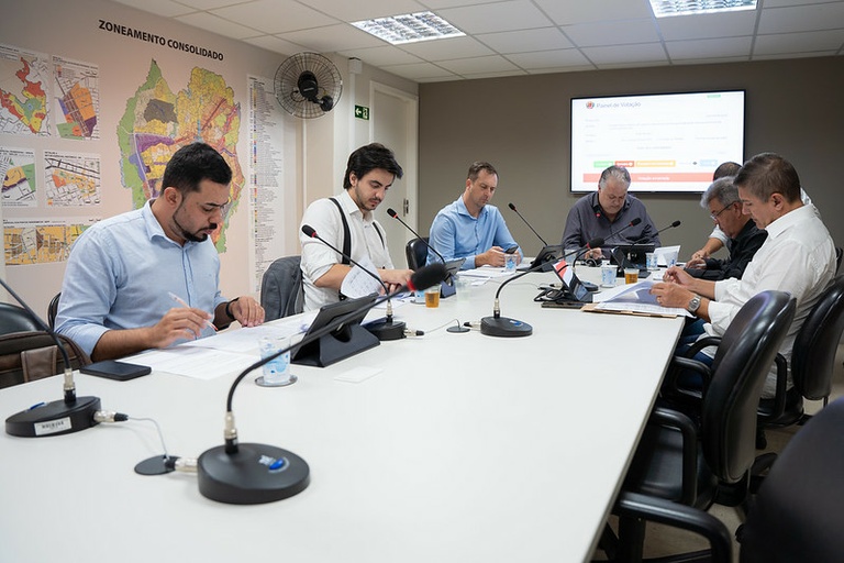 CCJ autoriza tramitação de 9 projetos de lei na Câmara de Curitiba