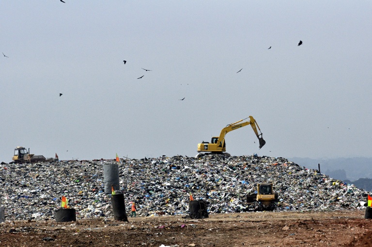 CCJ avalia atualizar lei do aterro da Caximba para exploração de biogás