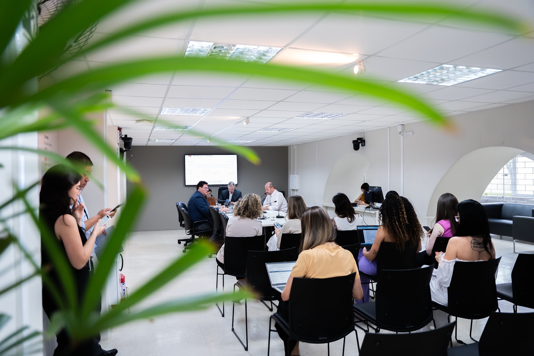 CCJ devolve 13 projetos aos gabinetes; Plano de Esporte de Curitiba é aprovado