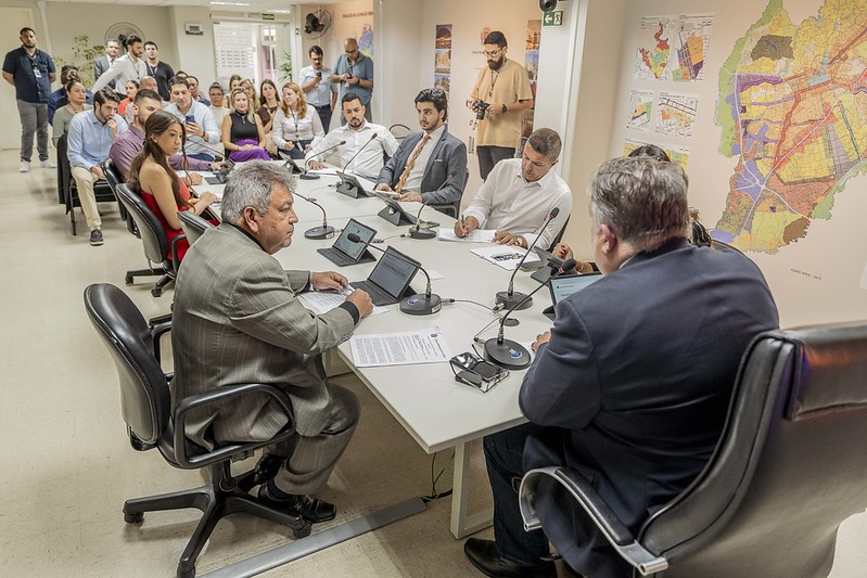 CCJ devolve 14 projetos; regras para fechamento de vias estão na lista