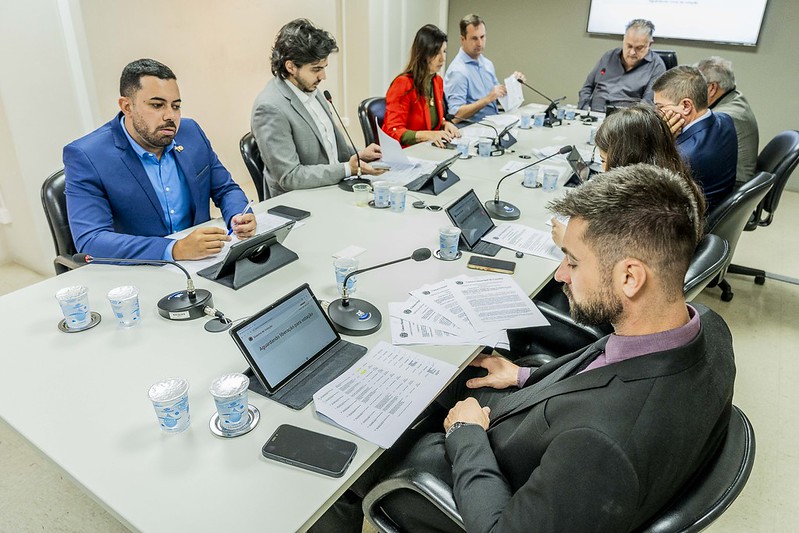 CCJ libera 15 projetos; árvores obrigatórias em estacionamentos é um deles
