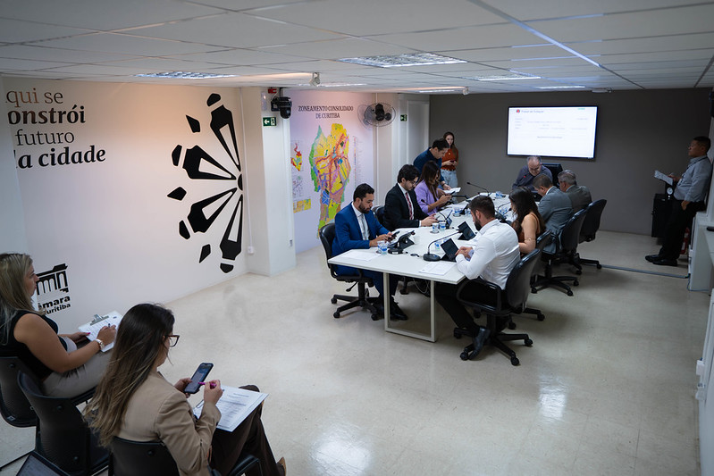 CCJ libera alienação de três áreas para a Cohab-CT e novas regras para cemitérios