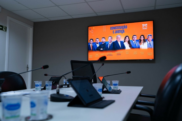 Veja 17 projetos que continuam em análise na CCJ