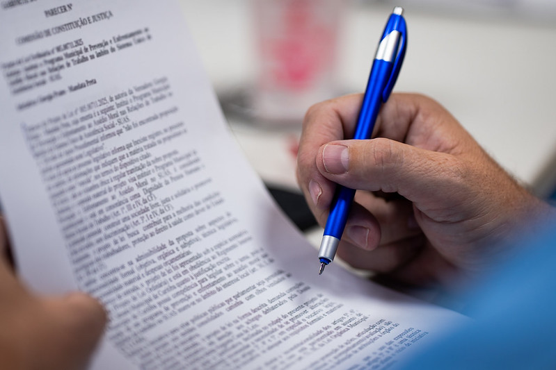 Obrigação de vereadores usarem serviços públicos precisa de ajustes, diz CCJ