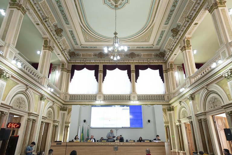 CCJ pede ao Executivo mais informações sobre políticas a imigrantes