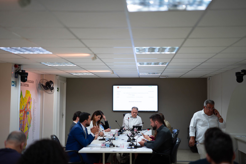 Comissão quer mais informações sobre proibir crianças em eventos LGBTQIA+