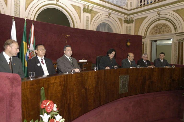 Cidadania entregue a empresário e líder de bairro 