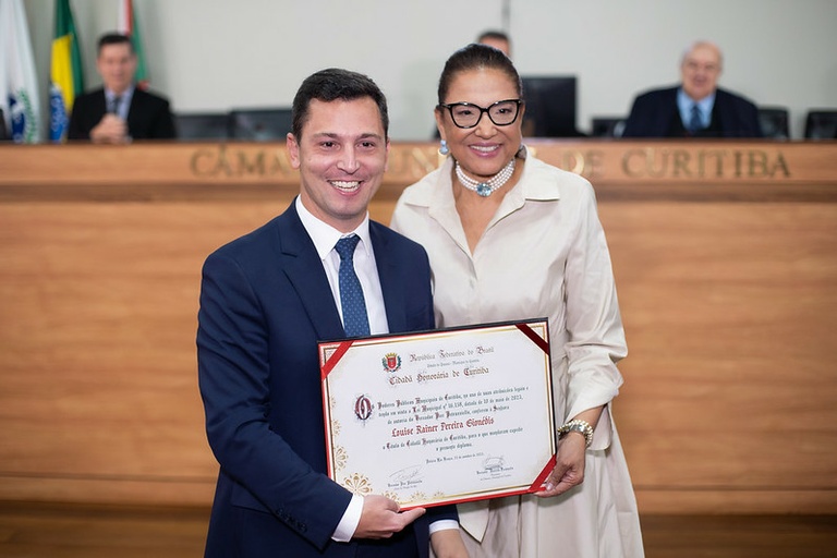 Cidadania Honorária é concedida à advogada Louise Rainer Pereira Gionédis