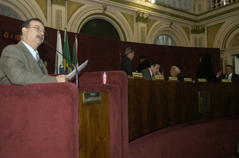 Cidade terá dia da poesia curitibana 