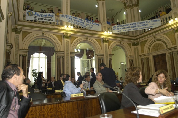 Clonagem humana será proibida em Curitiba 