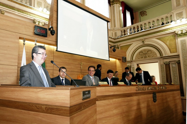 Clóvis Veiga da Costa toma posse como ouvidor de Curitiba